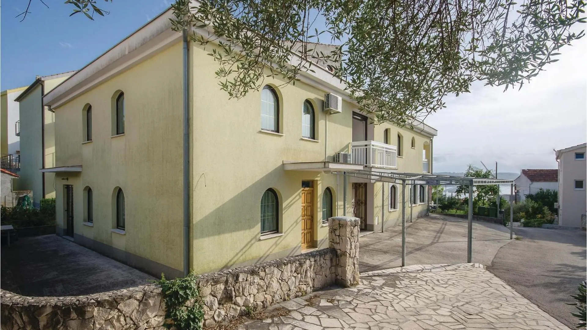 Amazing Apartment In Okrug Gornji トロギール